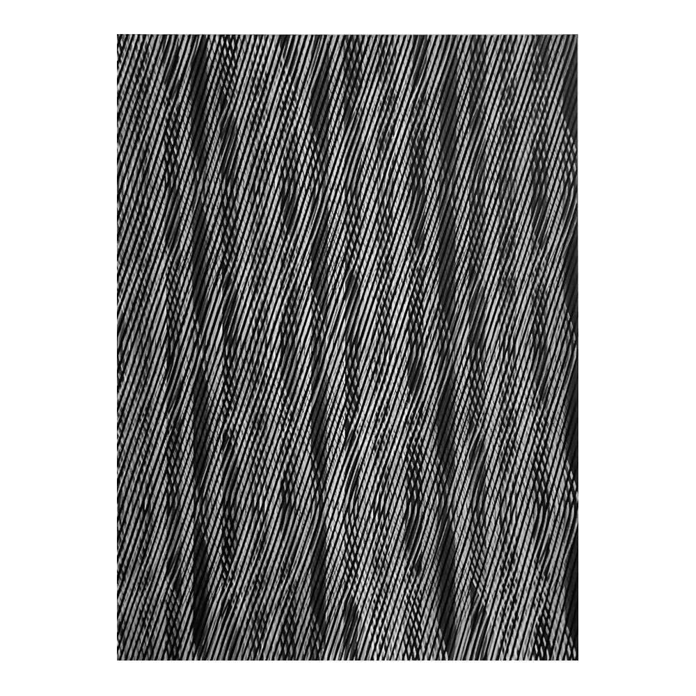 Abstracte zwart wit tekening op papier waarbij een combinatie gebruikt wordt van airbrush en verf stiften